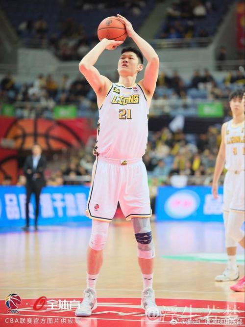 胡金秋斩获CBA常规赛MVP,周五报告揭晓 胡金秋斩获CBA常规赛MVP,周五报告揭晓