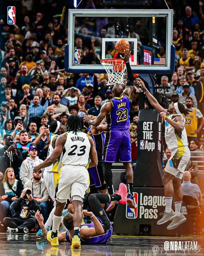 詹姆斯关键补篮绝杀 湖人险胜步行者 詹姆斯关键补篮绝杀 湖人险胜步行者